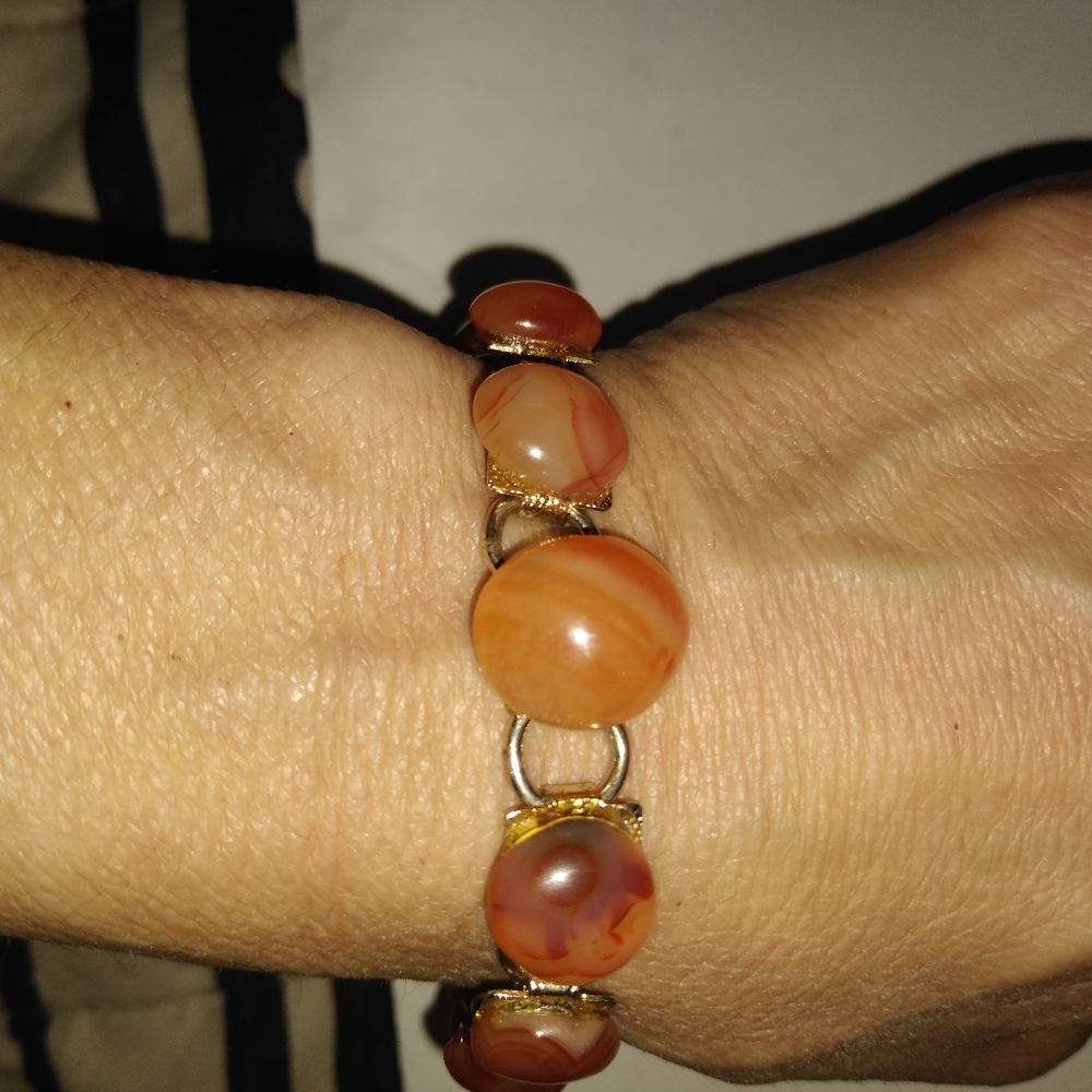 Carnelian bracelet well made just beautiful many shades